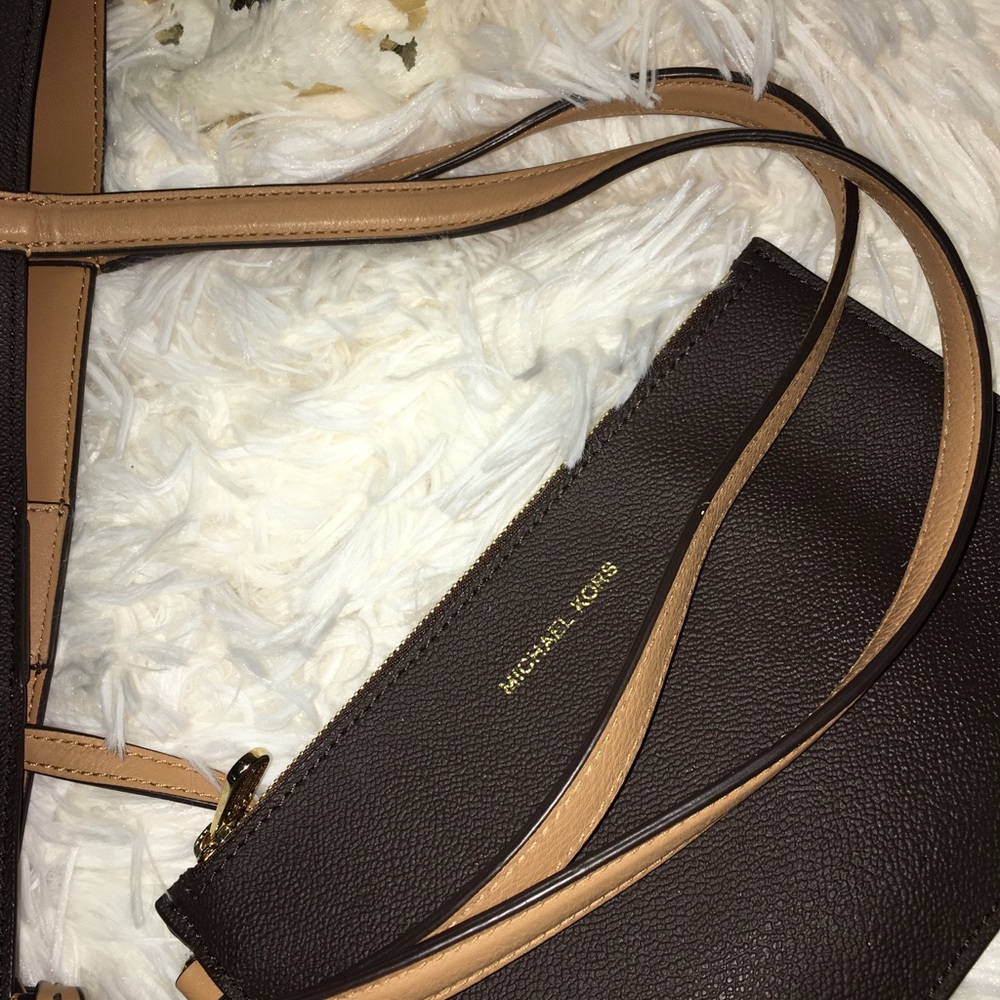 Michael Kors Tote! EUC/new - Picture 8 of 8